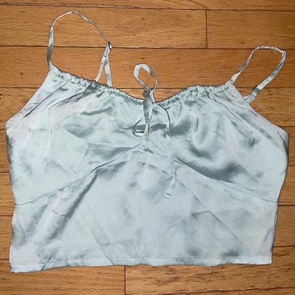 Brand New Hollister Satin Crop Top - Picture 1 of 11